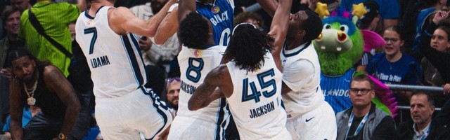 2026世界杯客户端安装-快攻反击中一打四！隔扣四名防守人！NBA年度最佳扣篮来了！