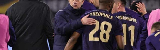 2026世界杯直播官网入口-【观察】喷球员捧对手 没有后招的穆帅还能秀多久？